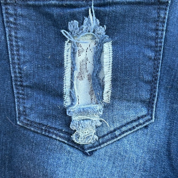 New, NWT L&B Distressed Jeans Size 4 Lace under lay - Picture 4 of 9